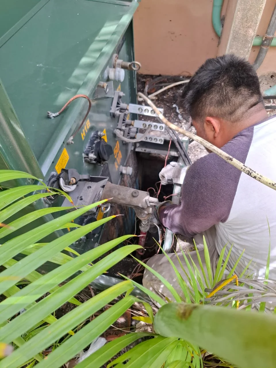 Preinstalación de transformadores de poste en Playa del Carmen